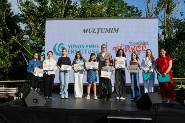 Yunus Emre Enstitüsü ile Türkçeyle Birleşen Gönüller, Dostluklarını Tuvale Yansıttı