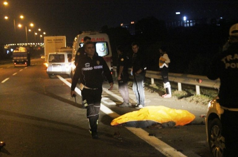 Romanya plakalı tırın altında kalan iş adamı öldü