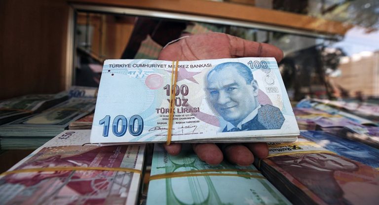 Türk Yargıtayı: Eşten habersiz kredi çekmek boşanma nedeni