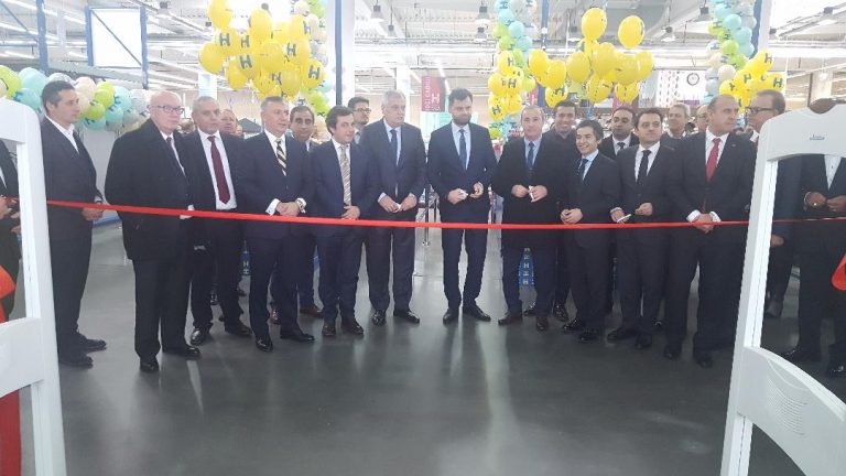 Homelux ilk mağazasını açtı