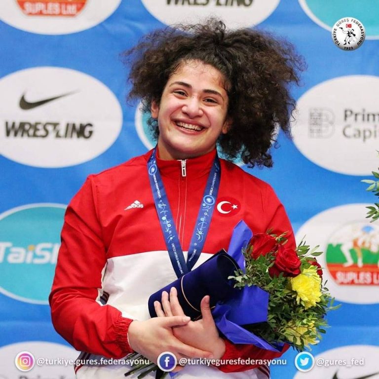 Kadın güreşinde yükseliş sürüyor