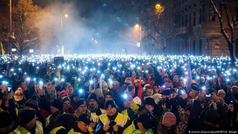 Avrupa’nın yarısı sokağa indi!