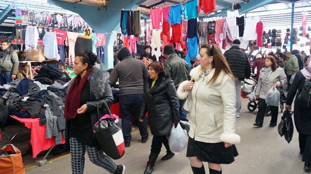 Bulgar ve Yunan turistler kışlıklarını Edirne’den alıyor