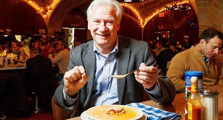 Sipariş ettiği istiridye yemeğinden inci çıktı