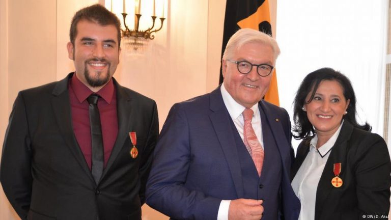 Berlin’de iki Türk’e liyakat nişanı