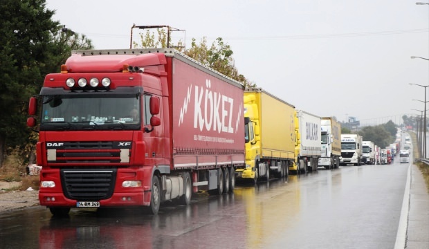 Kapıkule ve Hamzabeyli’de TIR kuyruğu