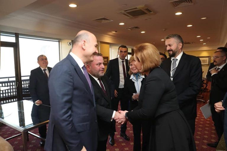 Karahasanoğlu Bakan Dan ile tanıştı