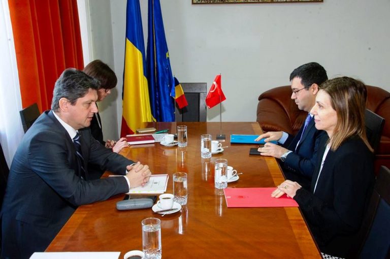 Büyükelçi Senatör Corlatean’la görüştü