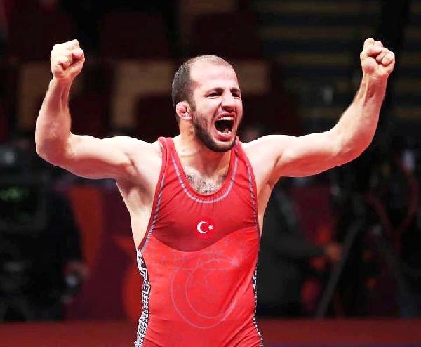 Milli güreşçiler Avrupa Şampiyonası’nda finalde