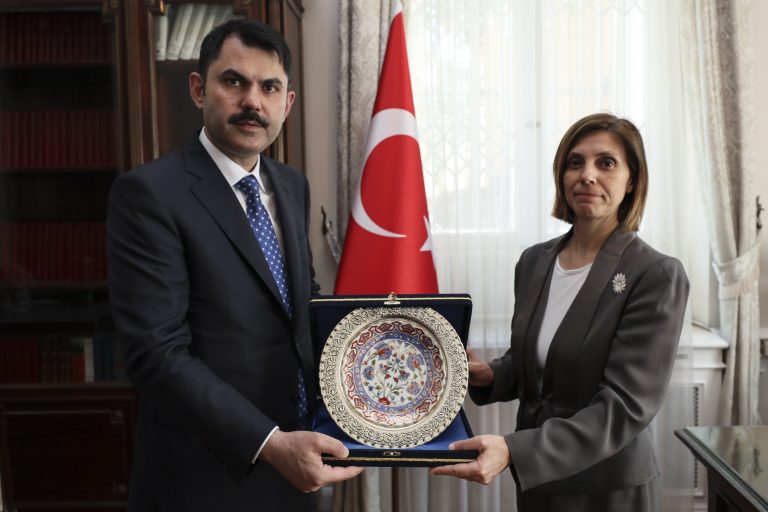 Bakan Kurum, Bükreş Büyükelçiliğini ziyaret etti