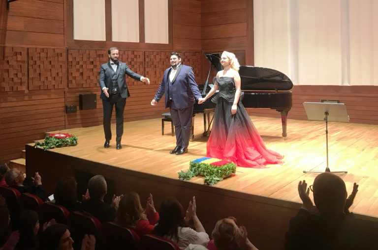 Romanya İzmir Başkonsolosluğu’ndan hasta çocuklar için resital