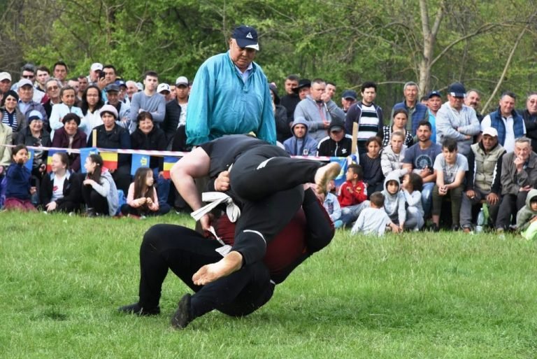 Tatar Türk’ü güreşçiler Hasança’da yarıştı