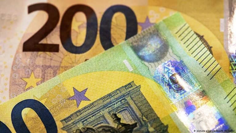 Yeni 100 ve 200 eurolar piyasada