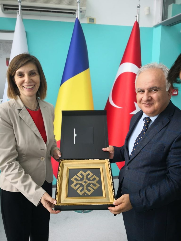 Büyükelçi’den Maarif Okulu’na ilk ziyaret