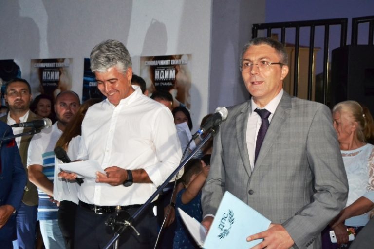 Bulgaristan’da Naim Süleymanoğlu anıtı