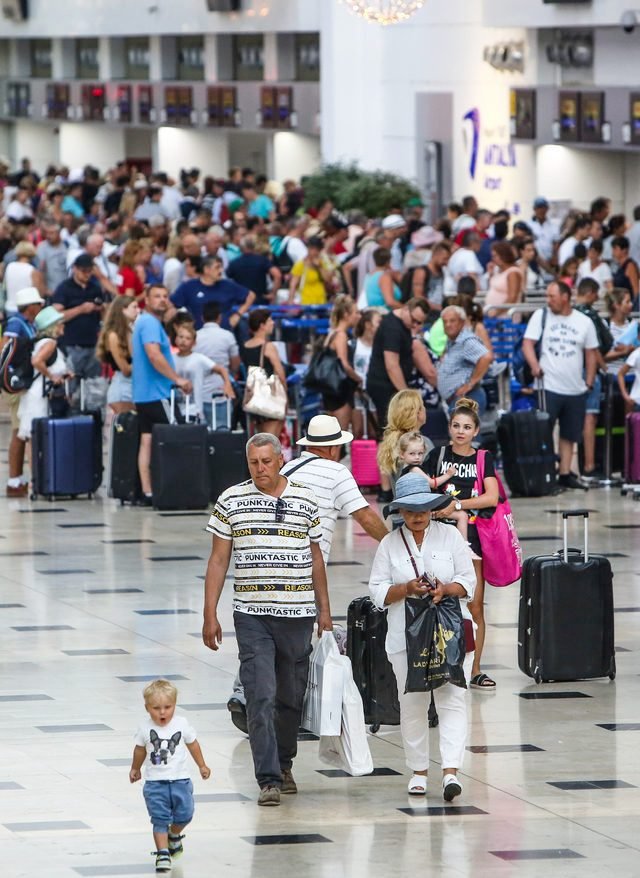 7 ayda 137 bin Romen Antalya’ya gitti