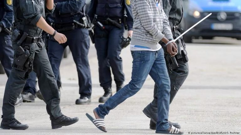 Almanya’da sınır dışı edilen suçluların sayısı artıyor