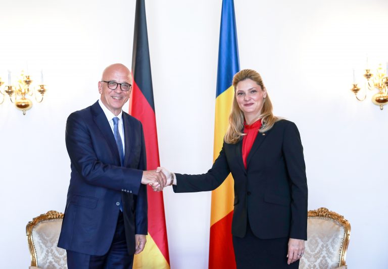 Bakan Mănescu, Alman büyükelçisiyle görüştü