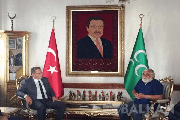 Makedonyalı Bakan İsmaili,  Yazıcıoğlu’nun kabrini ziyaret etti