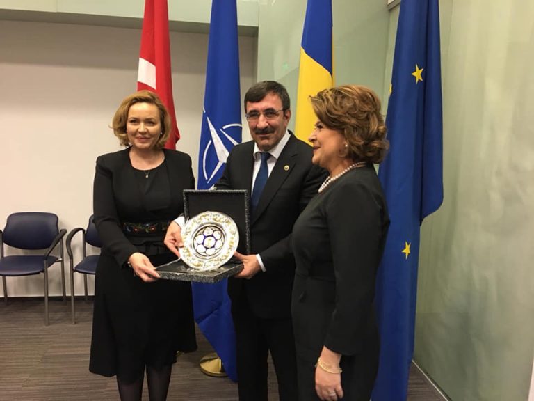 Pulm AB Komiseri oldu