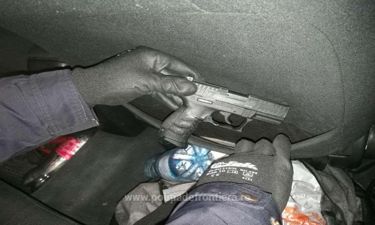 Romanya’ya girerken silahla yakalandı