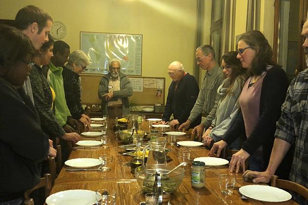 Kapitalizme ve Komünizme meydan okuyorlar