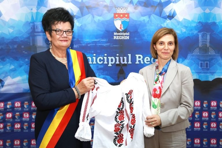 Büyükelçi Aramaz, ‘Kemanlar Şehri Reghin’de