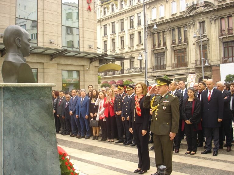 Romanya’da Cumhuriyet’i  coşku içinde kutladık