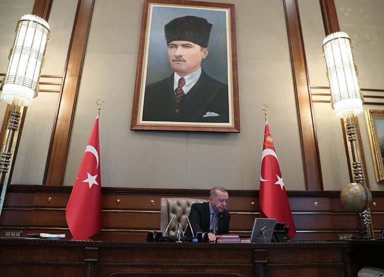 Siyasi parti liderlerini bilgilendirdi