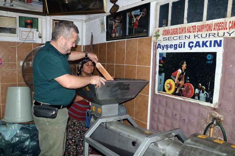 Tuz çuvalı taşımaktan halter şampiyonluğuna