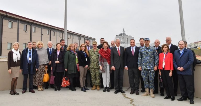 Büyükelçilerden NATO Üssü’ne ziyaret