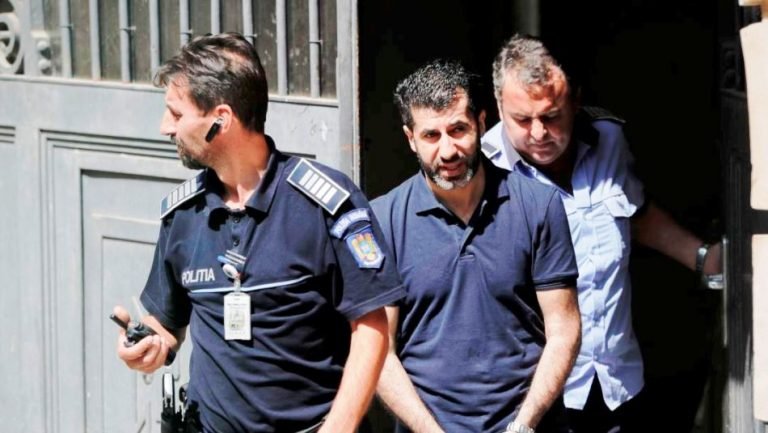 İki Türk daha topun ağzında