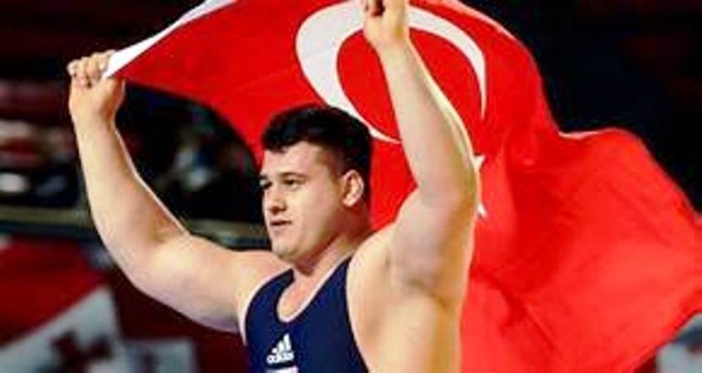 Güreşçilerimizin Romanya sevinci
