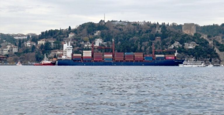 Romen kaptan Boğaz’da kıyıya çarptı