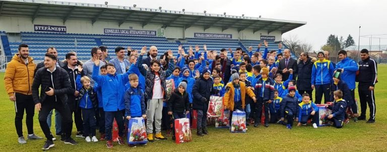 Alevi Kültür Merkezi’nden çocuklara Noel hediyesi