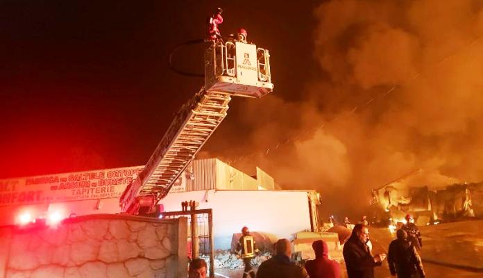 Saltconfort yatak fabrikasında yangın