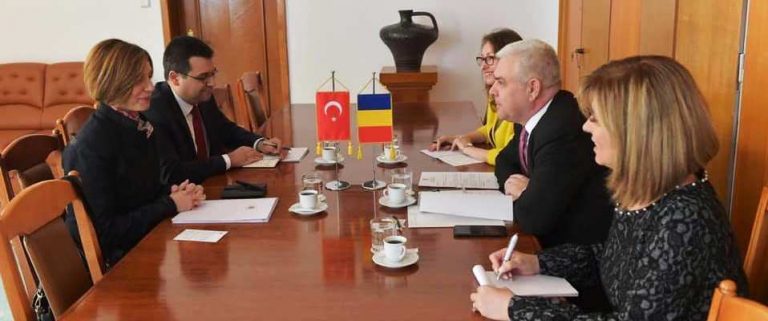 Büyükelçi Aramaz Rumen Parlamentosu’nda