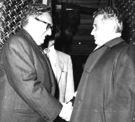 Hamdi YILMAZ –  Bizi taraf olmaya çağırıyorlar ama