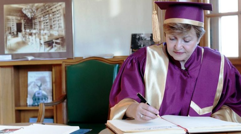 Alkışlar Rumen kadınlarına