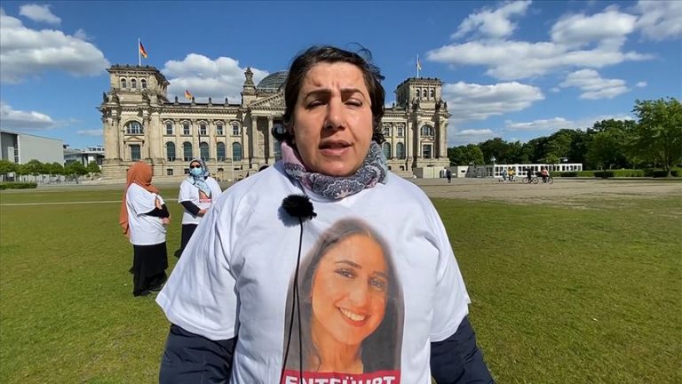 Alman Federal Meclisi önünde eylem