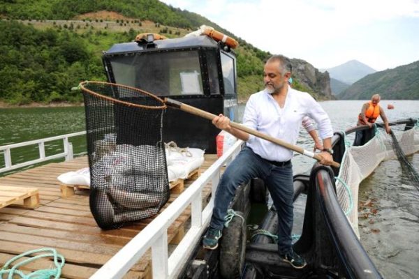 Genel müdürlüğü bırakıp balıkçı oldu