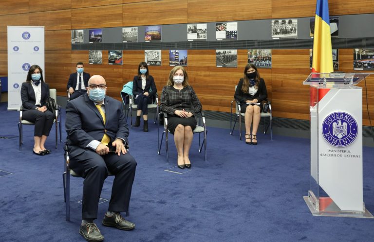 Laude-Reut diplomasi kursu mezuniyet töreni