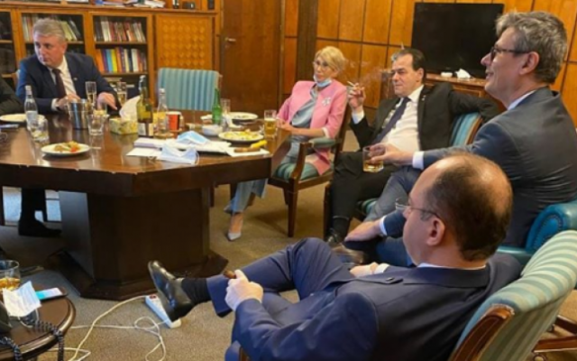 Rumen hükümetinde sigara tartışması