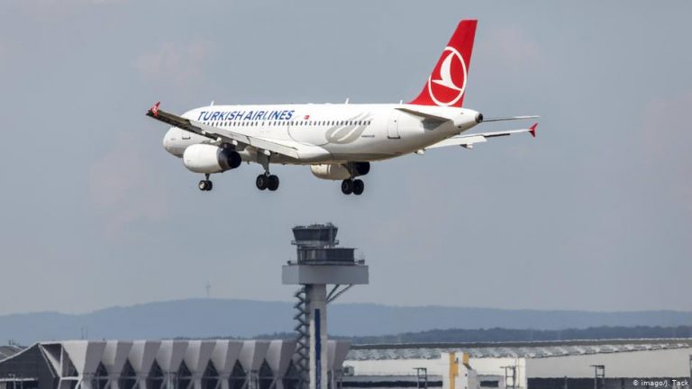 Avusturyalı iki kadın THY uçağını birbirine kattı