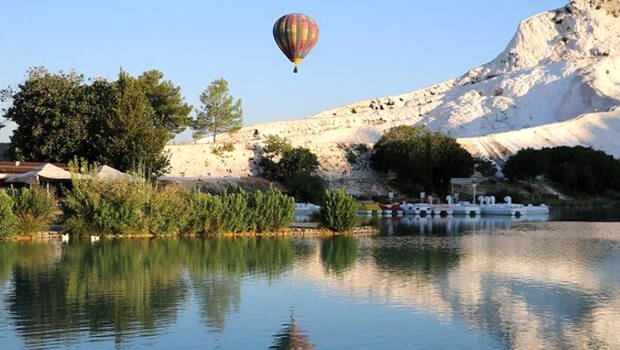 Pamukkale’de balon keyfi