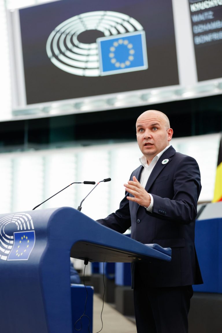 AP parlamenteri Küçük’ün Schengen çıkışı