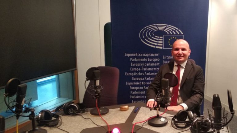 AP üyesi Küçük: Ukrayna’daki savaş AB ülkelerini birleştirdi