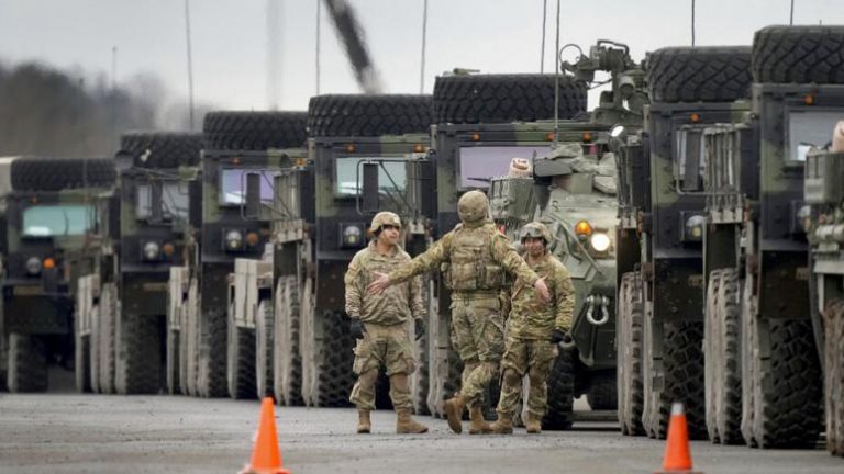 Amerikan askerleri Romanya’ya ulaşmaya başladı