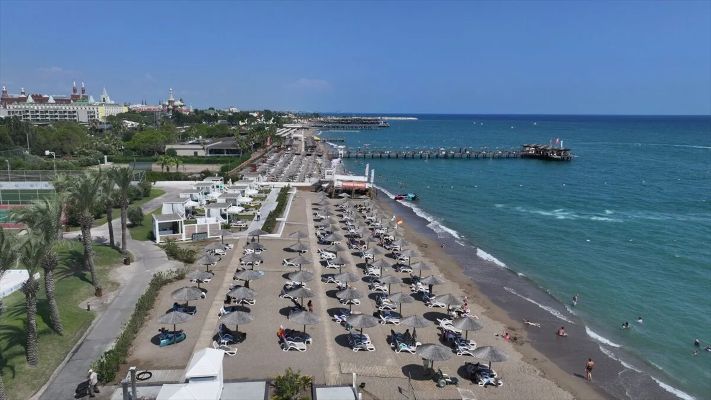 Antalya 10 milyon turisti aştı, sektör iki büyük organizasyona hazırlanıyor