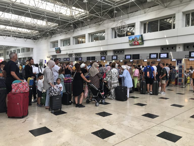 Antalya’da hava yolu trafiği, salgın öncesi döneme yaklaştı